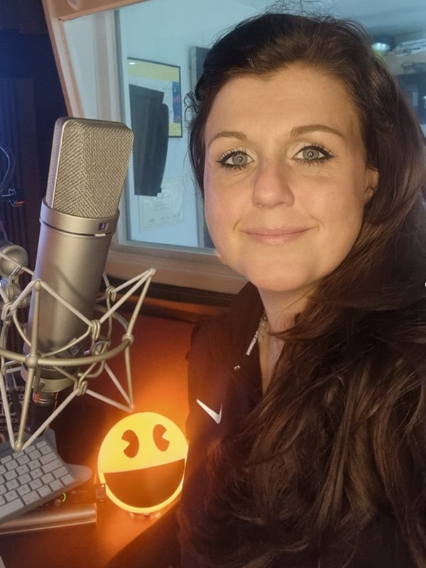 Posy Brewer of the VoiceOver Voice offering voice over coaching in the UK
